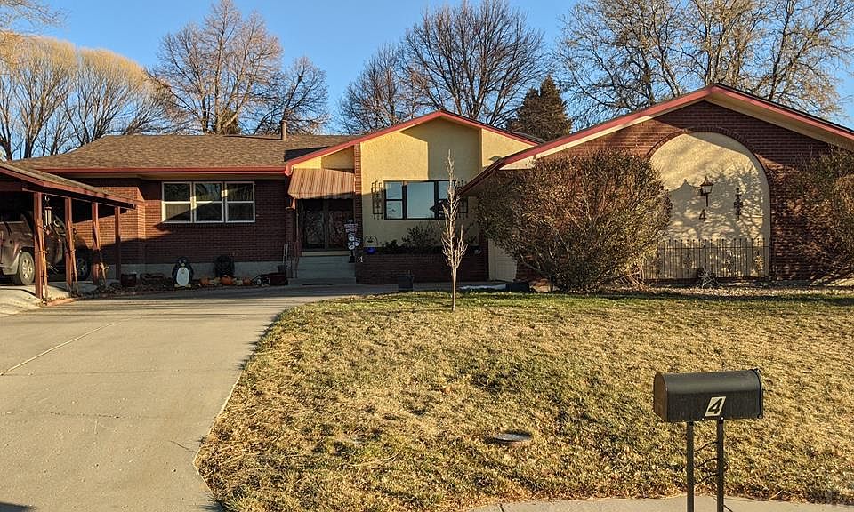 1st image of 4 Queensbridge Dr