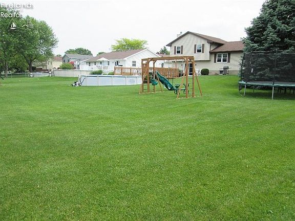 3rd image of 6107 Maple Hill Dr