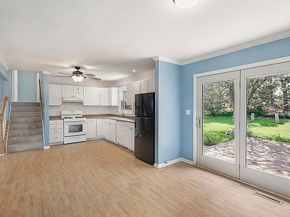 5th image of 624 Melrose Ln