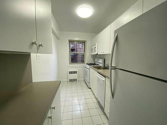 5th image of 135-25 Hoover Ave #6C
