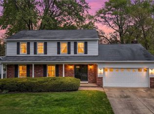 365 Sand Run Rd, Akron, OH 44313