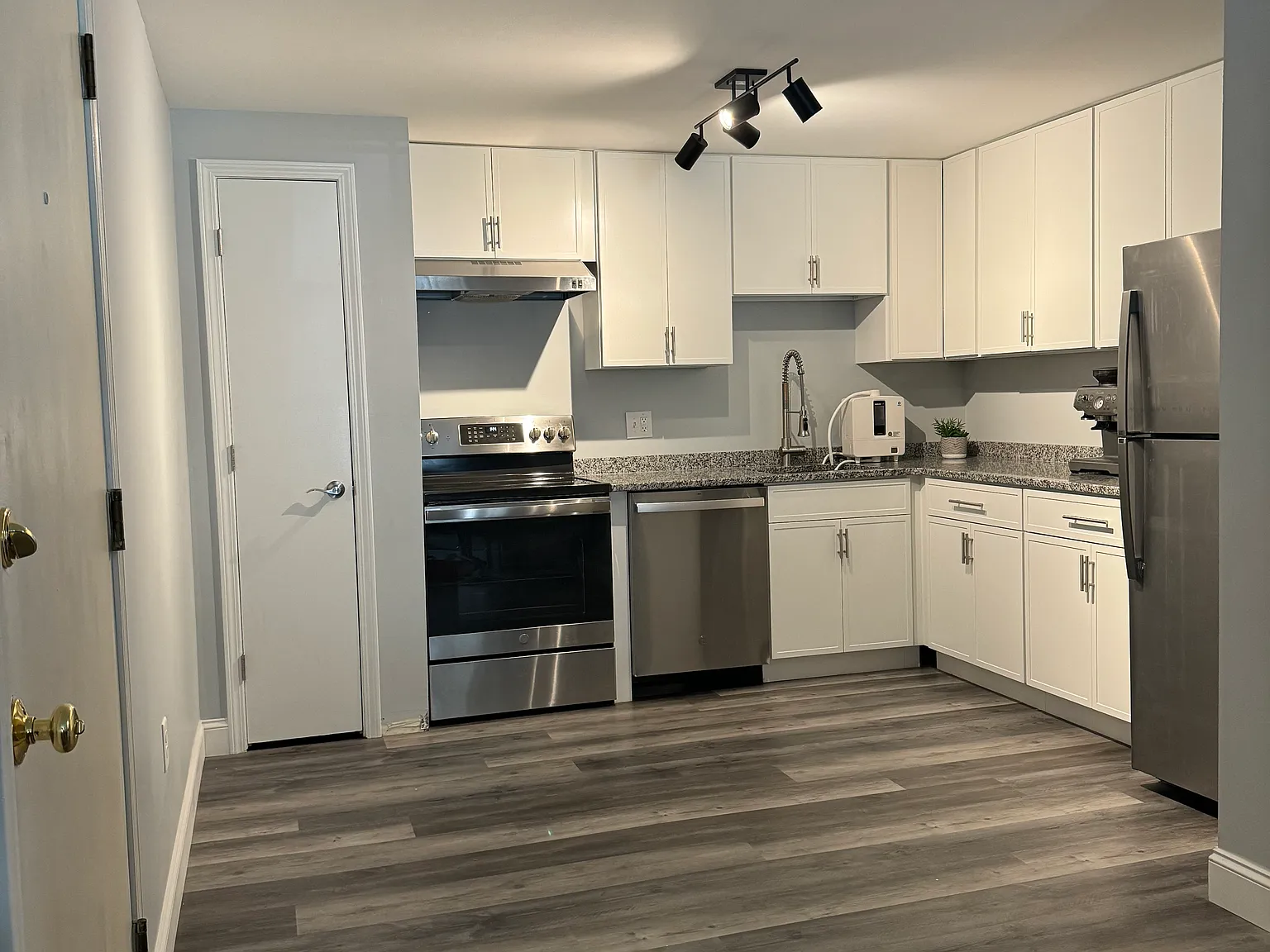 2102 White Cedar Blvd — Photo 4