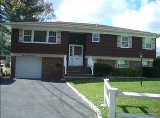 222 Manetto Hill Rd, Plainview, NY 11803