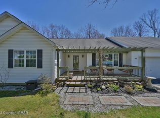 22 Cobblewood Dr, Mount Pocono, PA 18344