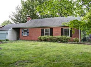827 Warwick Ln, Saint Louis, MO
