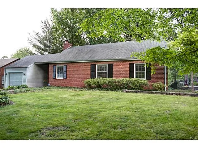 827 Warwick Ln photo 1