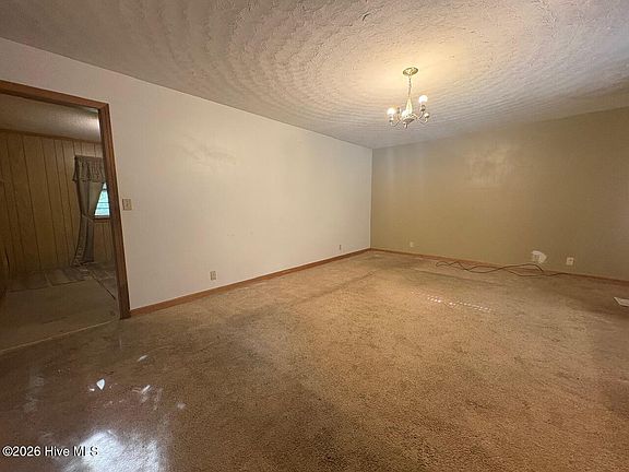 4th image of 417 Hickory Drive