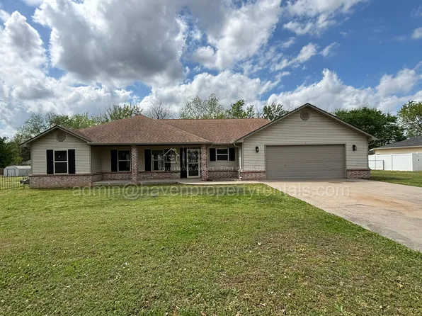 302 N Edgewood Dr, Coffeyville, KS 67337