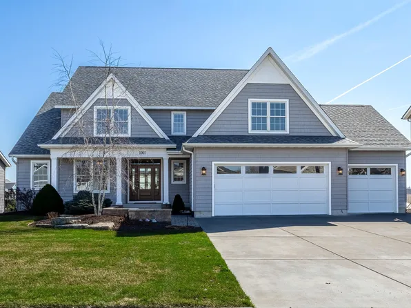 1007 S 8th St, Eldridge, IA 52748