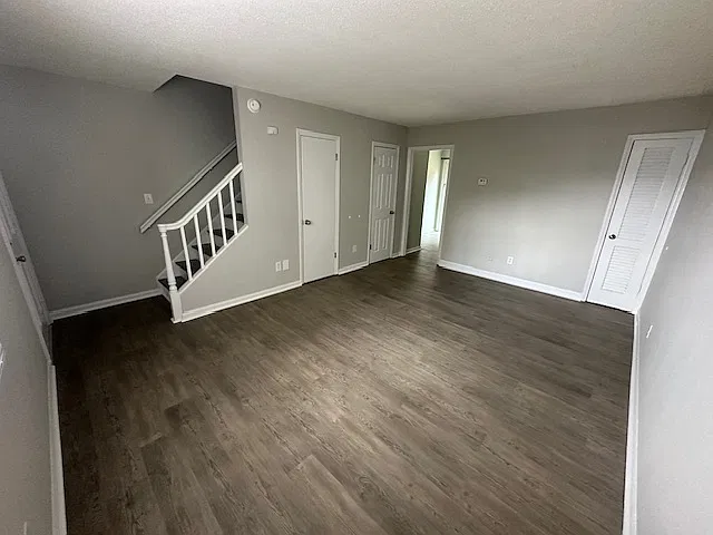 2 bed, 1.5 bath, 950 sqft, $1,025 — Photo 2
