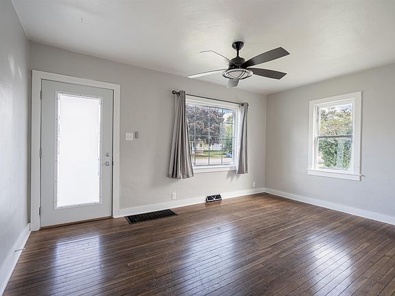 2nd image of 2011 E Lincolnway St