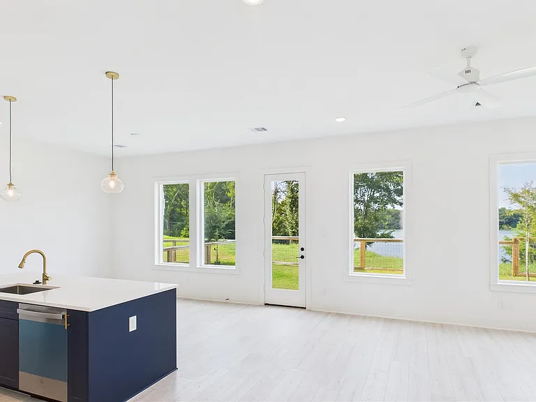 9609 Valeca Dr — Photo 7
