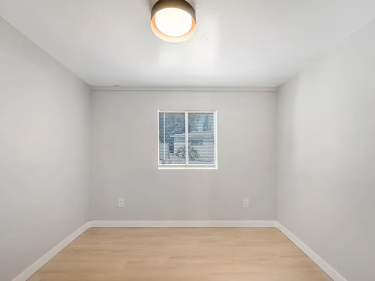 3290 Logan Ave #3290 — Photo 10