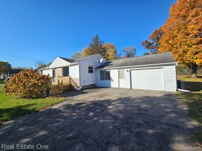 6095 Sandy Ln, Burton, MI, 48519