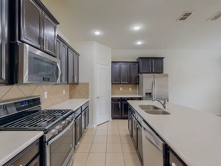 8100 Horseman Rd — Photo 11