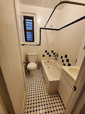 5th image of 605 E 11th St APT 3D