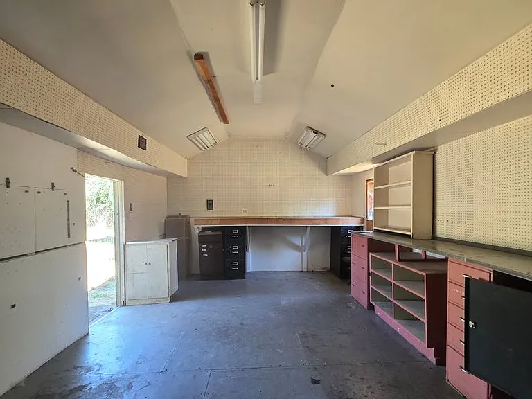 300 Federal Ln — Photo 15