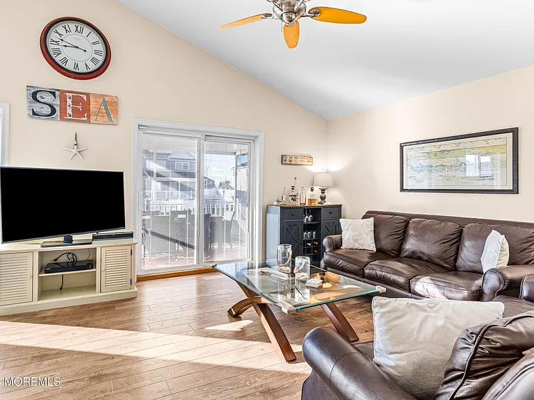 144 Peter Rd — Photo 14