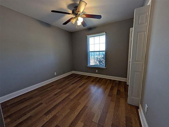 3rd image of 1800 Fernwood Cir