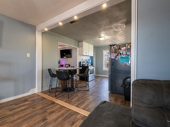 2nd image of 3022 Guadalupe St
