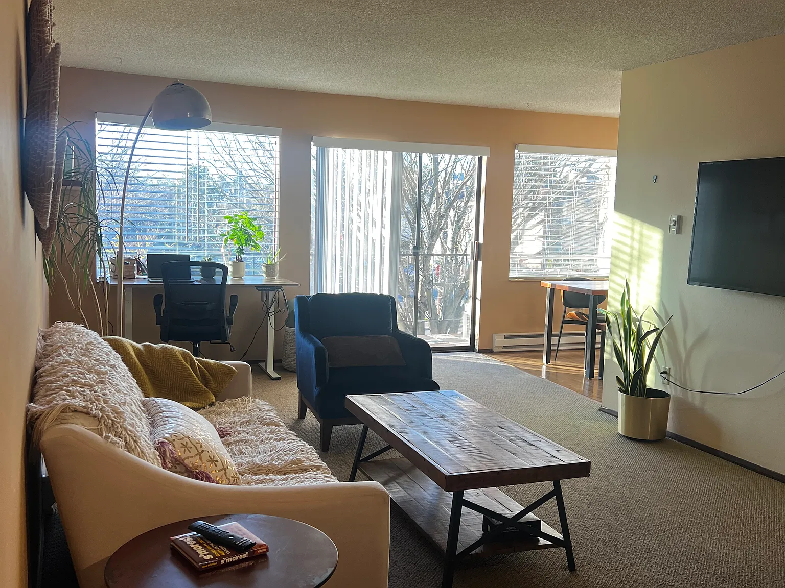 2 bed, 872 sqft, $2,700 — Photo 1