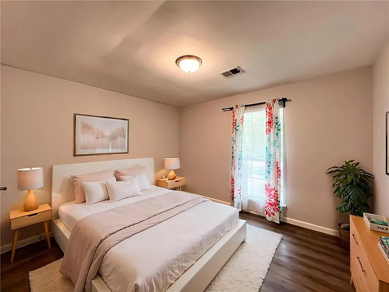 710 Creekwood Xing — Photo 18