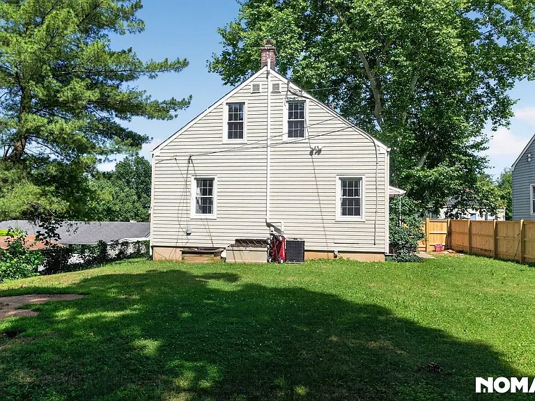 442 Westshire Dr — Photo 31