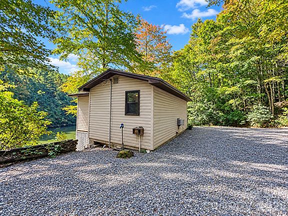 5th image of 414 Bear Lake Cir