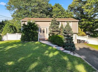 9 Fury Dr, Selden, NY 11784