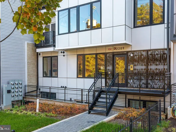 2209 M St NE #8, Washington, DC 20002