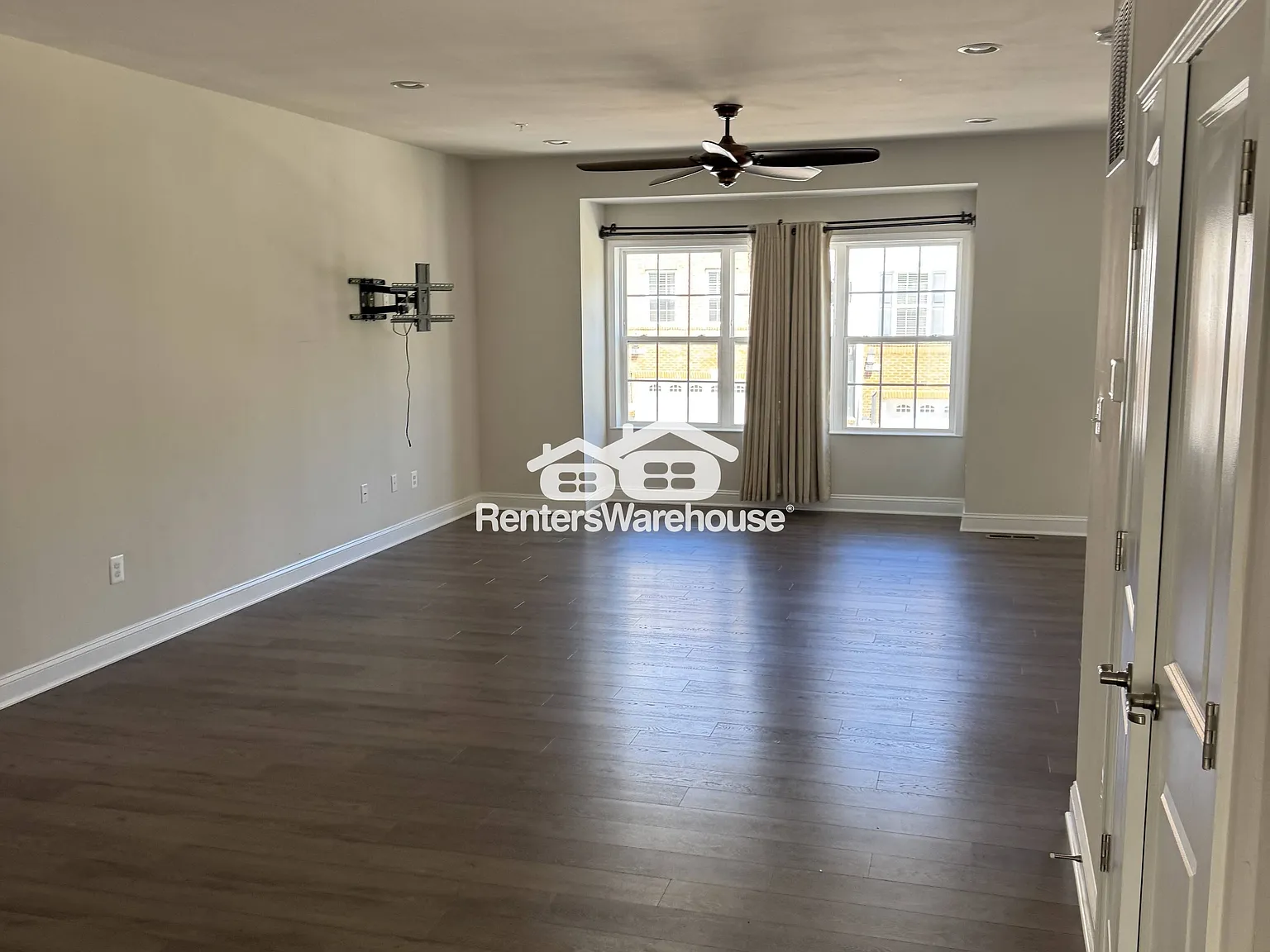 Available September 1 - Summerfield Village - 4 Level Th - 3 Br - 3 Full Bath - 3 - 1/2 Baths — Photo 4