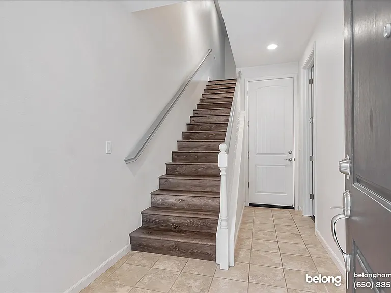 5832 Crespi Way — Photo 5