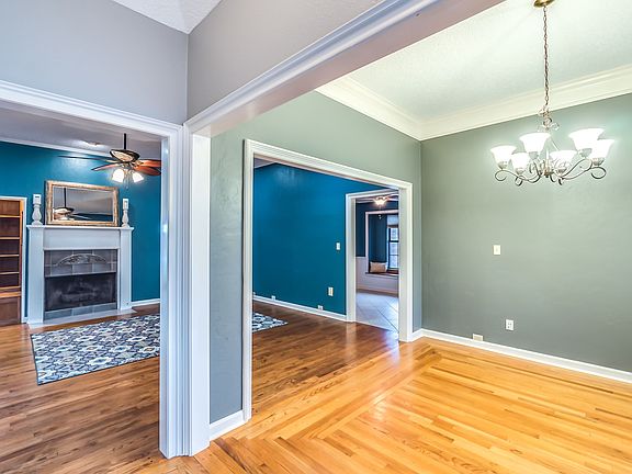3rd image of 321 Rolling Oak Dr
