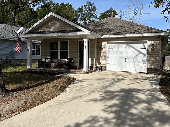 Front Porch / 1 Car Garage