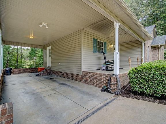 4th image of 428 Donna Ln