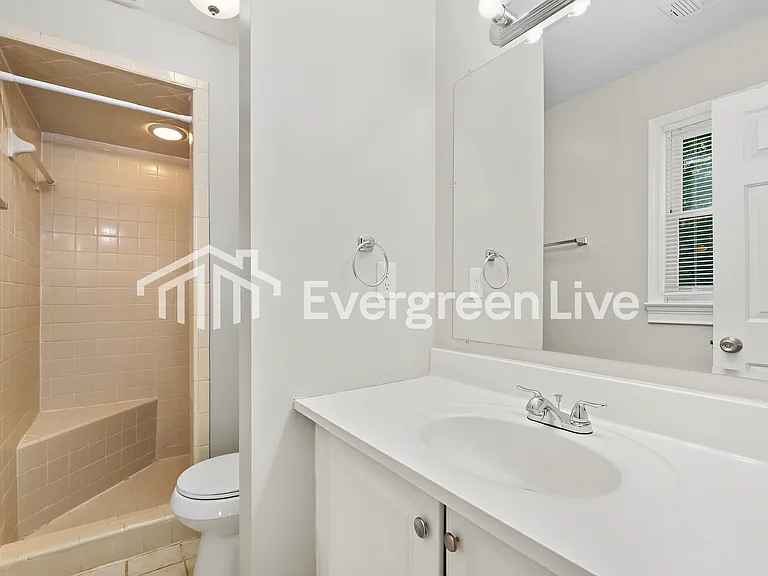 4490 Sewell Rd — Photo 5