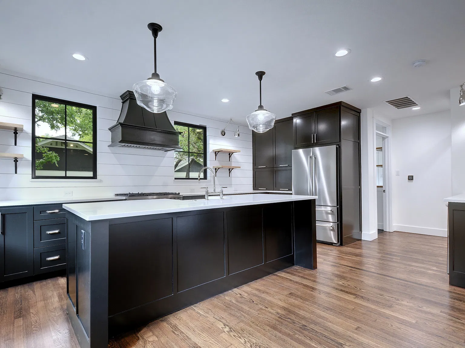 8 bed, $18,400 — Photo 3