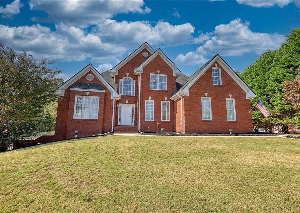 1st image of 565 Harold Gower Ln