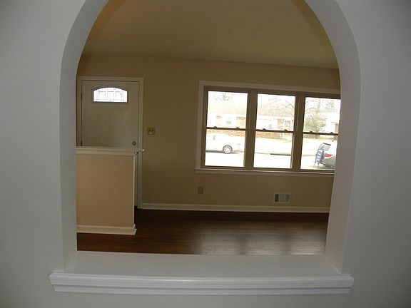 5th image of 1016 Camellia Dr