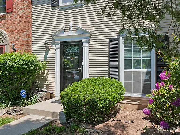 79-79 Chelsea Ct — Photo 3