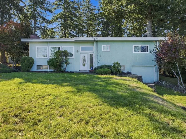 715 8th Ave, Campbell River, BC V9W 4A7