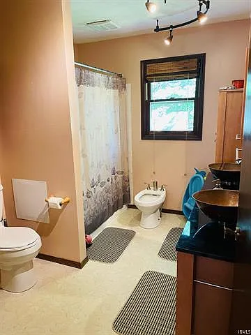 2610 E Round Hill Ln photo 1