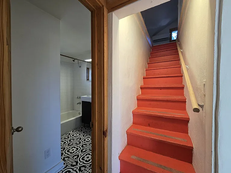 235 Irvine St — Photo 27