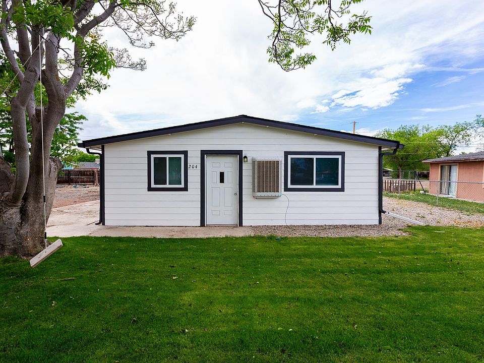 1st image of 204 Sherman Dr