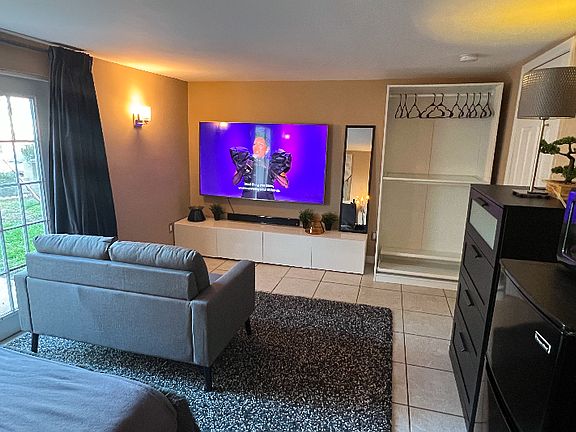 5th image of 1310 Daytona Ave #2