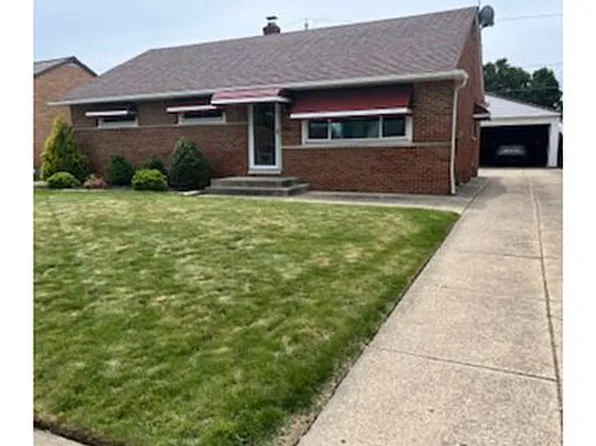 8455 Southlane Dr, Brooklyn, OH 44144