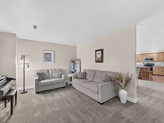 2nd image of 1035 W Hidden Dr