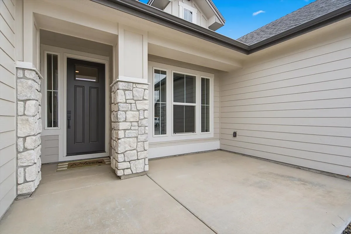 4 bed, 2103 sqft, $3,000 — Photo 3