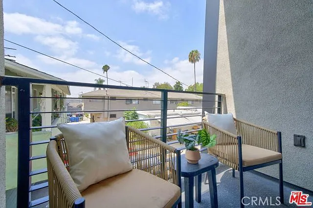 1204 N Orange Grove Ave — Photo 11