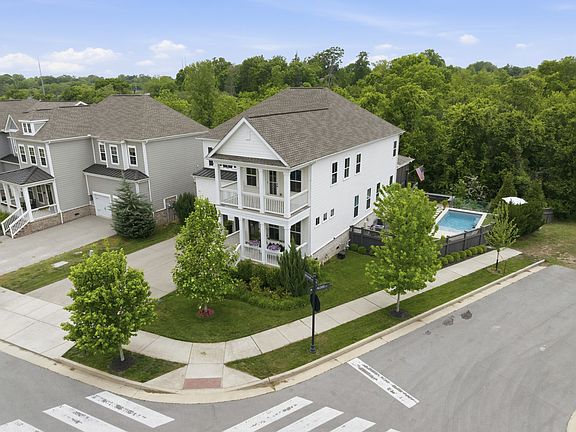 3rd image of 400 Dewar Dr